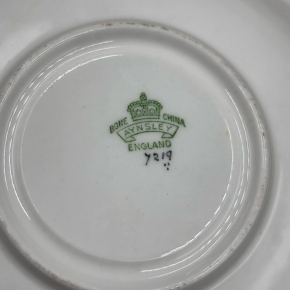Six Aynsley 7219 Maroon Double Handled Soup Bowls and Other Pieces. Soup Bowls. - Picture 10 of 10